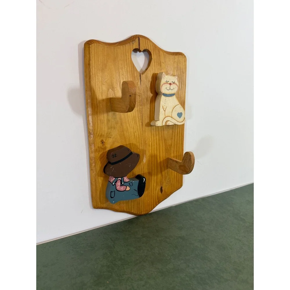 Vintage Wooden Wall Plaque Cat and Country Figure Folk Art 2-Peg Hook Rack 13.5